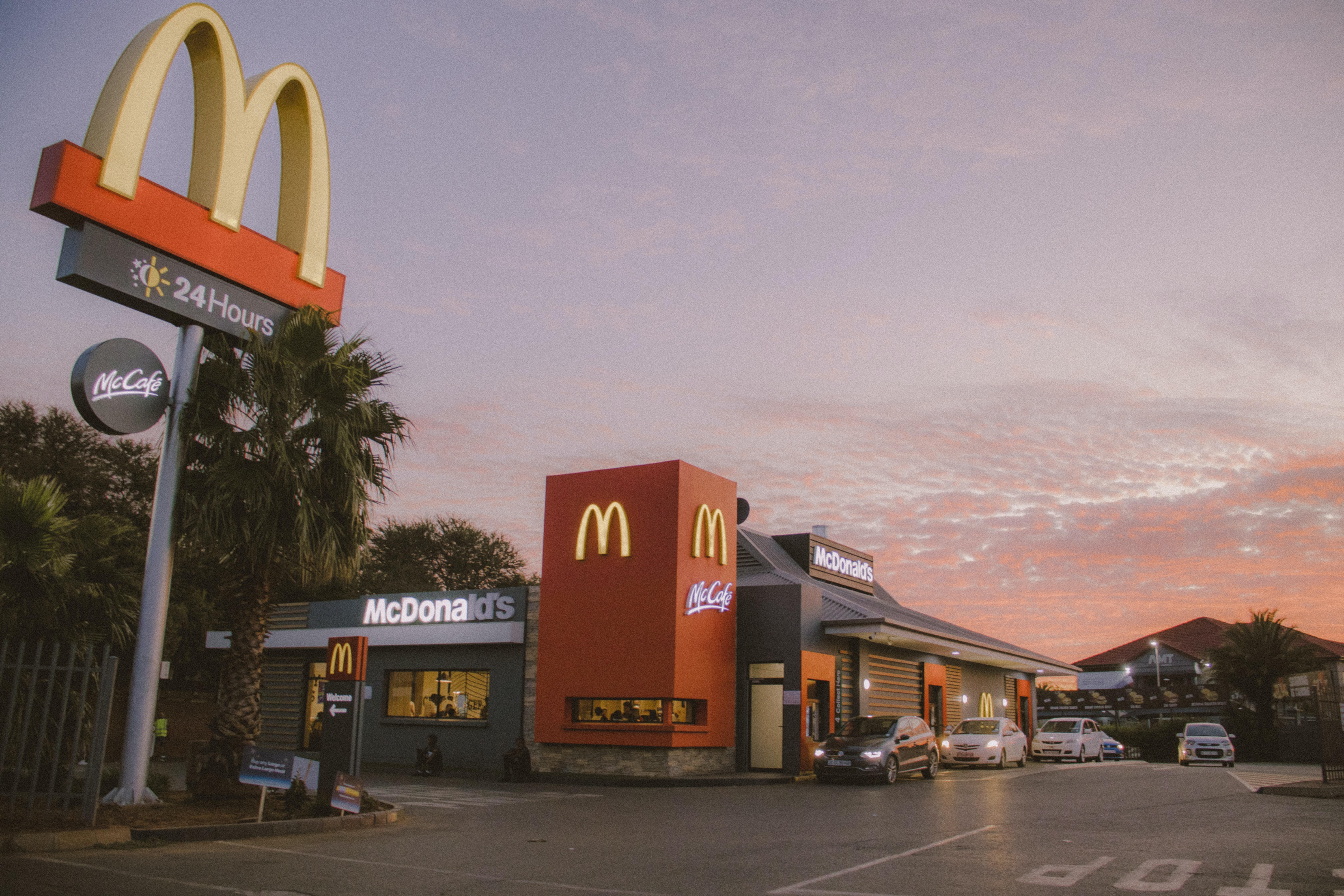 Vrouw opent vuur in McDonalds vanwege koude frietjes Panorama afbeelding