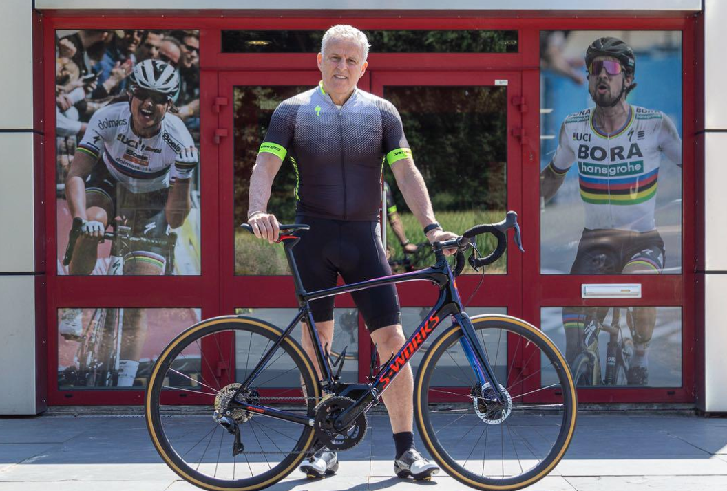 Oud interview met Peter R. de Vries over z'n verrassende grote passie: de  fiets | Wieler Revue