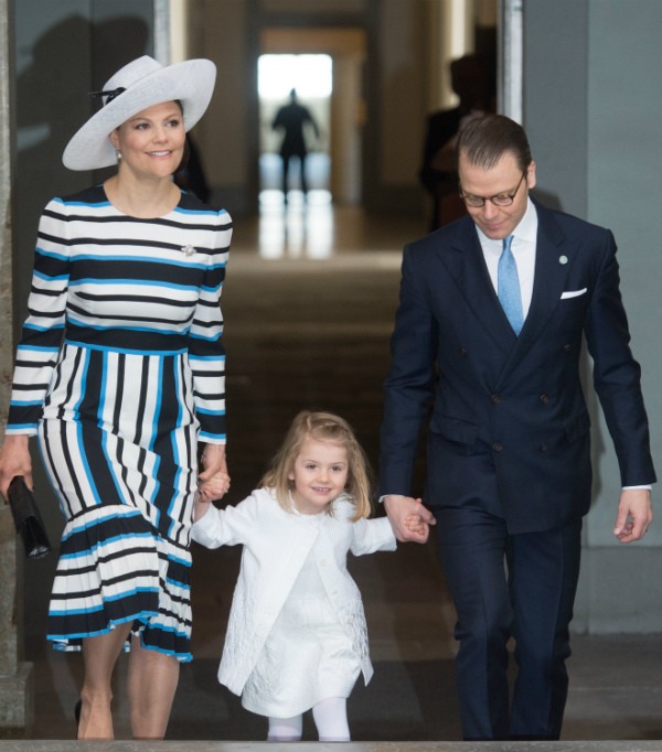 Wauw! Kroonprinses Victoria van Zweden 2 maanden na bevalling weer slank