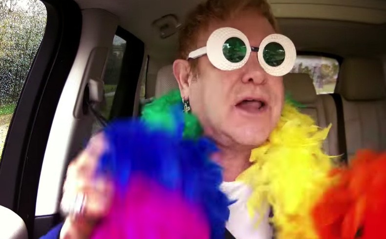 Video: Carpool Karaoke met Elton John is epic