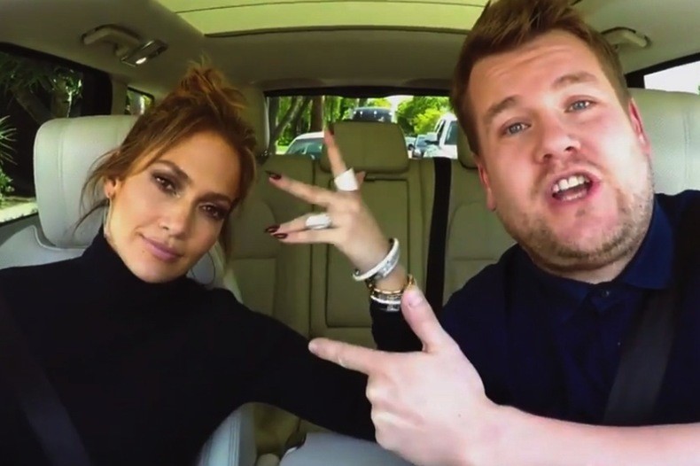 Jennifer Lopez stuurt Leonardo DiCaprio ondeugende sms in Carpool Karaoke