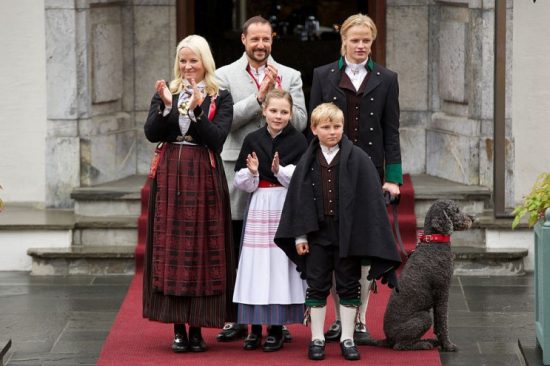 Royal_hond_zet_je_voor_gek_Noorwegen