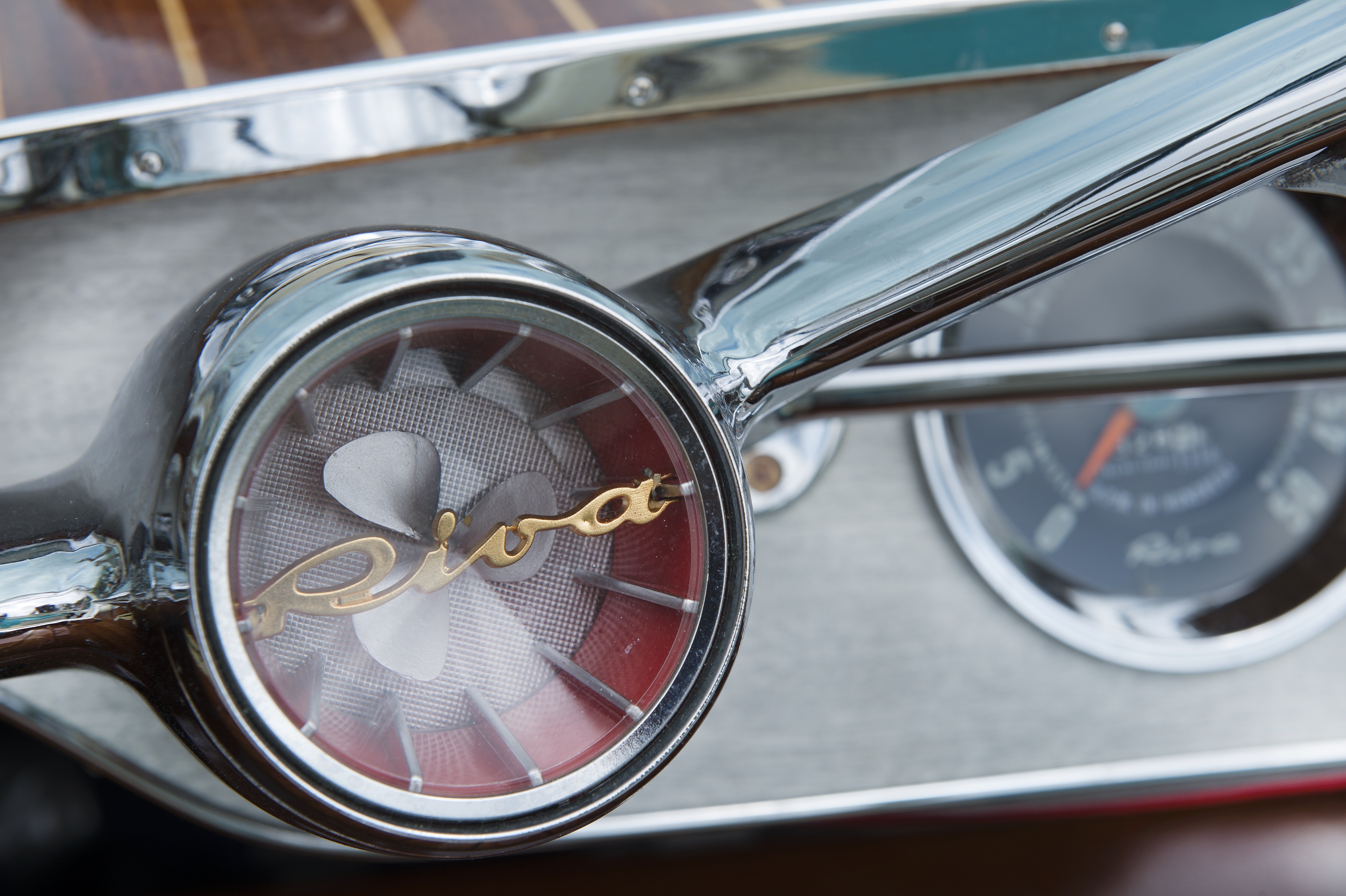 Dashboard van riva motorboot