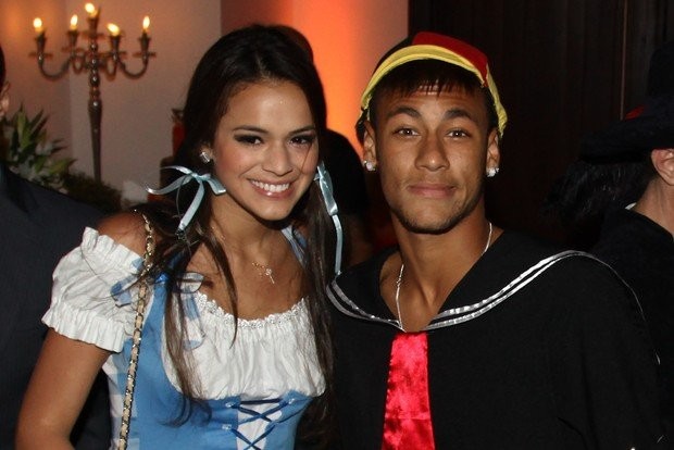 Neymar-and-his-Girlfriends1