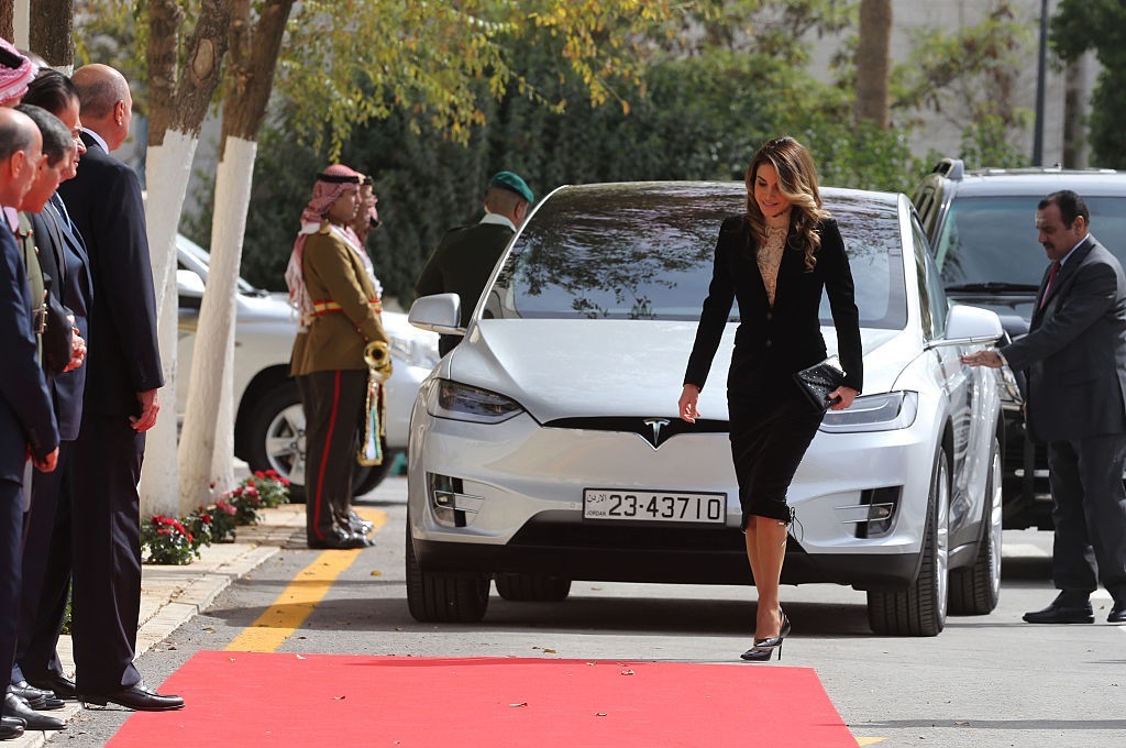 AMMAN, JORDAN- NOVEMBER 7: Queen Rania of Jordan arrives at the State opening of the Parliament on November 7, 2016, in Amman, Jordan. King Abdullah addressed the recently elected 18th Jordanian Lower House of Parliament with the appointed Higher House of the Senate with the attendence of royal family members and the government. ( Photo by Jordan Pix/ Getty Images)