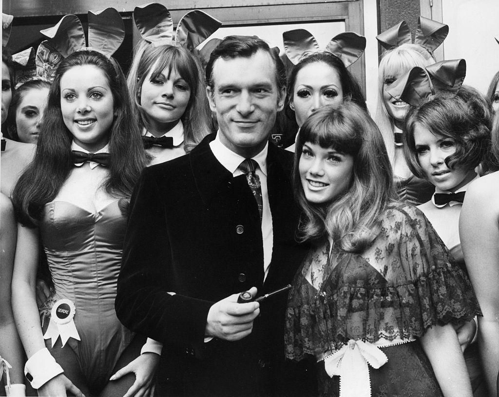 5th September 1969:Hugh Hefner, head of the Playboy Clubs on a visit to his London club in Park Lane, London. With him is his 19 year old girl friend Barbara Benton and a group of Bunny Girls.(Photo by Central Press/Getty Images)