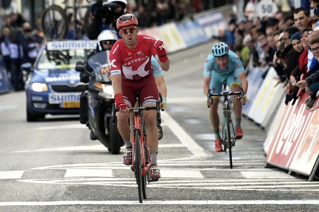 Alexander Kristoff wint de eerste etappe, Lieuwe Westra wordt derde.
