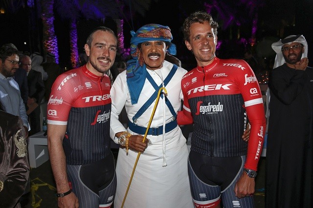 John Degenkolb (l) en Koen de Kort (r) maakten hun debuut voor Trek-Segafredo in de Dubai Tour.